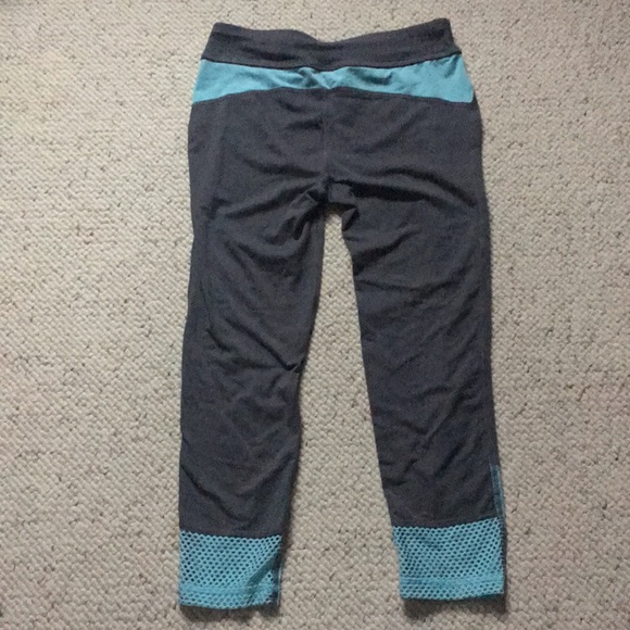 Under armour capris - Picture 2 of 3